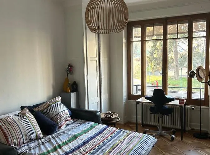 Double Bedroom & Kitchen - Perle Du Lac, Geneva