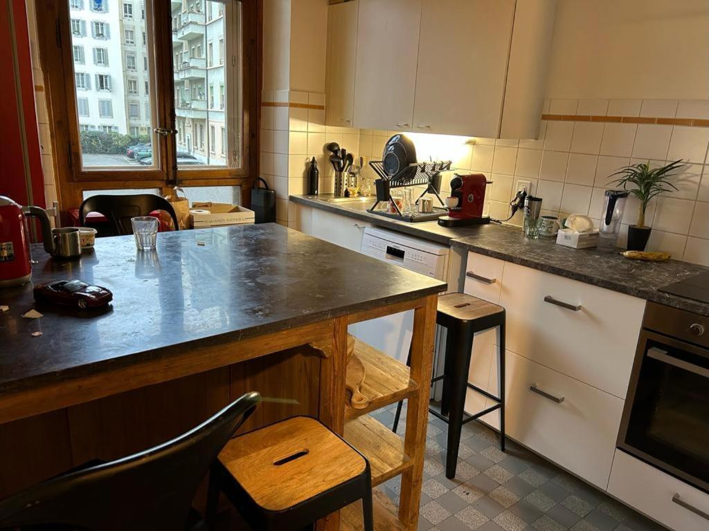 Homestay Double Bedroom & Kitchen - Perle Du Lac, *